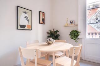 Light, cozy terrace and local life in Gracia - Barcellona - 5