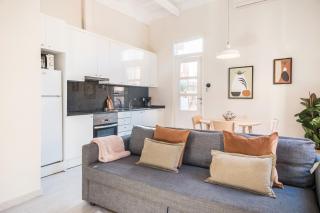 Light, cozy terrace and local life in Gracia - Barcellona - 6