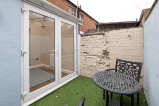 Besford Square, Shrewsbury Town - Shrewsbury - 1