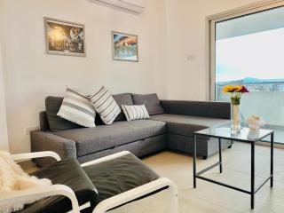 Panoramic Seaside Getaway, 2-BR Penthouse - Larnaca - 5