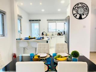 Panoramic Seaside Getaway, 2-BR Penthouse - Larnaca - 3