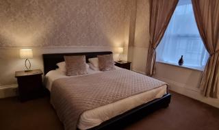 Fairlawn House - Amesbury - 9