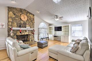 Immaculate Suwanee House with Pool and Game Room! - 0