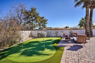 Pool and Outdoor Lounge Scottsdale Family Home - Scottsdale - 9
