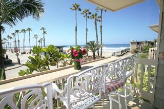 D4 - Lighthouse on the Shore - Oceanside - 0