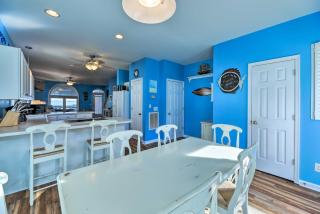 Waterfront Emerald Isle Home with Dock Access! - Emerald Isle - 3