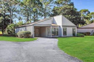Augusta 552 ~ Sand Dollar Links - Destin - 2