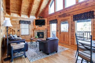Whisk A Way with Hot Tub, Pool Table and Jacuzzi - Gatlinburg - 3