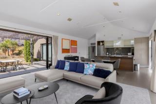 Fabulous and Functional Family Home on Jackby - 7