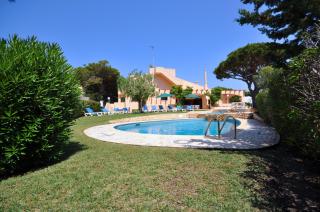 Set in good sized, mature gardens which afford a very good degree of privacy and - Loulé - 9