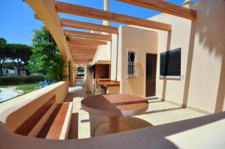 Set in good sized, mature gardens which afford a very good degree of privacy and - Loulé - 3