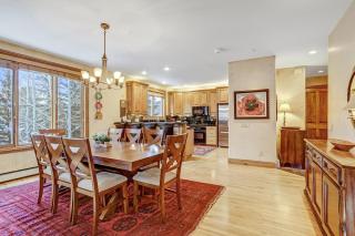 Cozy Mountain 4-Bedroom Retreat in Arrowhead Village townhouse - 7