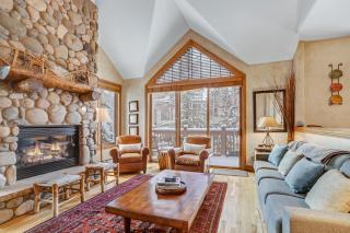 Cozy Mountain 4-Bedroom Retreat in Arrowhead Village townhouse - 0
