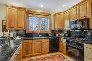 Cozy Mountain 4-Bedroom Retreat in Arrowhead Village townhouse - 4
