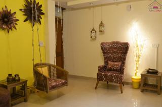 Spacious 2BHK prime location with big Livingroom 8 - New Delhi - 9
