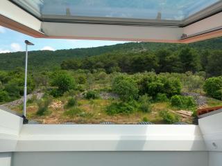 Gavan Room - Cres - 1