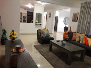 Serene 1 bedroom Apartment with Pool and Free Parking - 5
