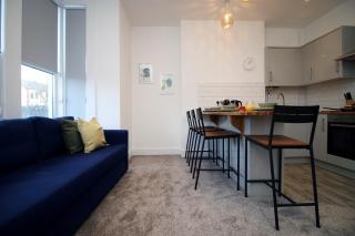 No 49 City apartments, perfect for Business and Leisure stays, 10 min drive into City Centre, easy access to local transport, 1BR and 2BR available, FREE parking - 2