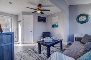 Modern Winnipesaukee Lake Front Retreat (Venice) - Alton - 4
