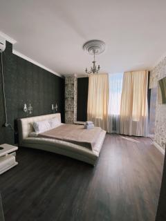Arcadia Plaza 2-BR Brown Prestige Apartment 89 - Odessa - 0