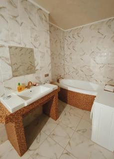 Arcadia Plaza 2-BR Brown Prestige Apartment 89 - Odessa - 6