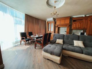 Arcadia Plaza 2-BR Brown Prestige Apartment 89 - Odessa - 1