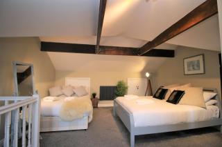 Stylish Loft Apartment by Property Promise - 2