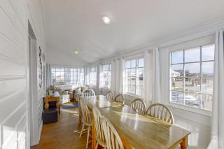 Bullard Cottage: In the heart of Atlantic Beach w/ocean views - 1