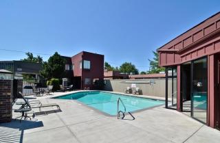 Hayward Inn - 9