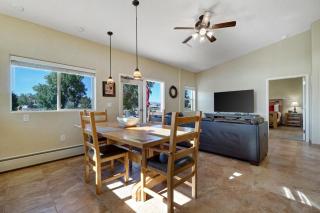 Carriage House - Serenity Now At This Sweet, Cozy Getaway - 1