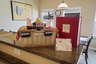 Velo I - Beautiful Cozy Home With Patio & Garage, Free Wifi & Pets Welcome - 3