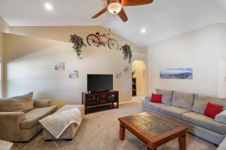 Velo I - Beautiful Cozy Home With Patio & Garage, Free Wifi & Pets Welcome - 7