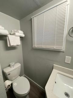 Tides Inn & Suites - 6