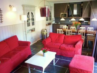 Charming Holiday Home Along the Meuse - Hastière-par-delà - 9