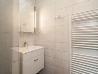 Holiday home with covered terrace - Groet - 3