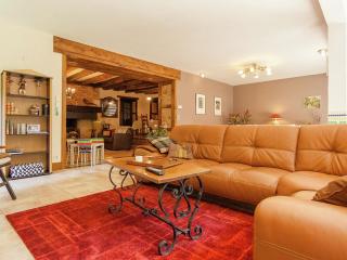 Large farmhouse with private garden - 9