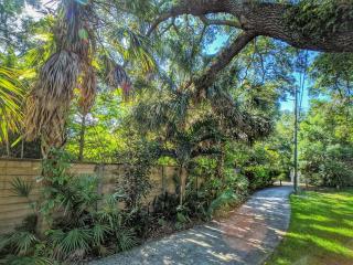 Flamingo Place - One block to Lauderdale Marine Center - 3 bedroom - 2 bath - King bed - 3