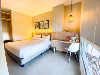 Front One King Hotel Tuban - Tuban - 3