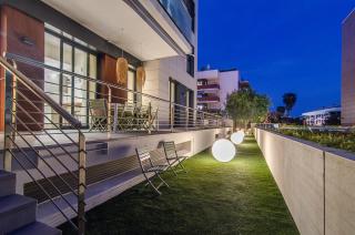 Sitges Spaces Garden Paradise 3 bedroom, 3 bathroom, huge PRIVATE garden-terrace, pool- sleeps up to 8 - Sitges - 2