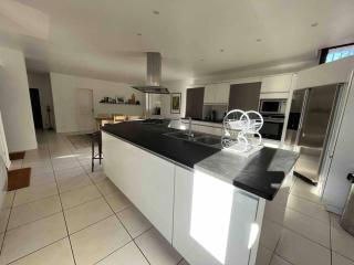 Maubourguet Villa - Sleeps 10 - Pool & Games - Maubourguet - 2