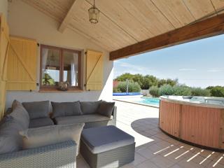 Villa with heated pool and hot tub - Vélieux - 4