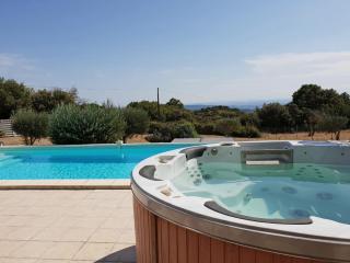 Villa with heated pool and hot tub - Vélieux - 2