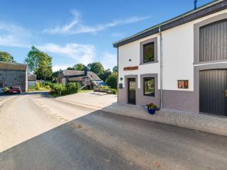 Holiday Home in Houffaliz with Garden - Nadrin - 2