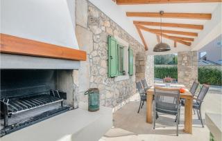 2 Bedroom Beautiful Home In Malinska - 1