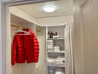 Guestly Homes - Spacious 3BR Apartment with 6 Beds - 2