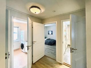 Guestly Homes - Spacious 3BR Apartment with 6 Beds - 1