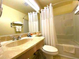 Ramada by Wyndham Los Angeles/Wilshire Center - 2