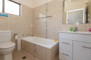 Batehaven Beach House - Batehaven - 6