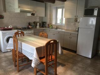 Gîte Indépendant avec Jardin Privatif - Parfait pour Randonnées et Séjour Pittoresque - FR-1-584-68 - - 8