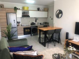 Luxurious Waterfall 1 bedroom Condo With Free Uncapped Wifi - Midrand - 1